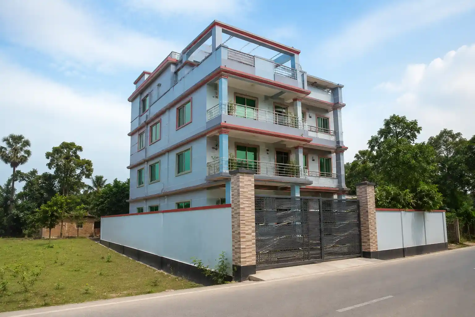গেন্ডা আল মুসলিম গার্মেন্টস ৪ নং গেট সংলগ্ন ১৭ শতক জমির উপর ৩ তলা বাড়ি বিক্রয় | ৩০ ফিট রোড ফ্রন্ট